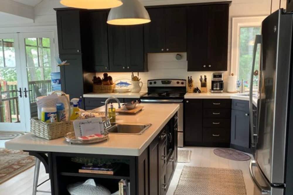 Photo of Kitchen in Byng Inlet