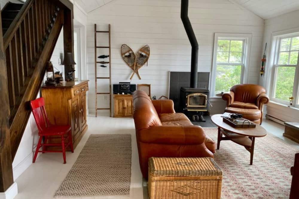 Photo of Livingroom in Byng Inlet