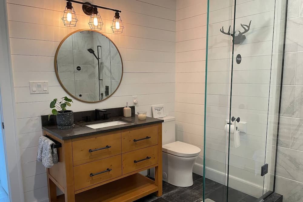Photo of Bathroom in Byng Inlet