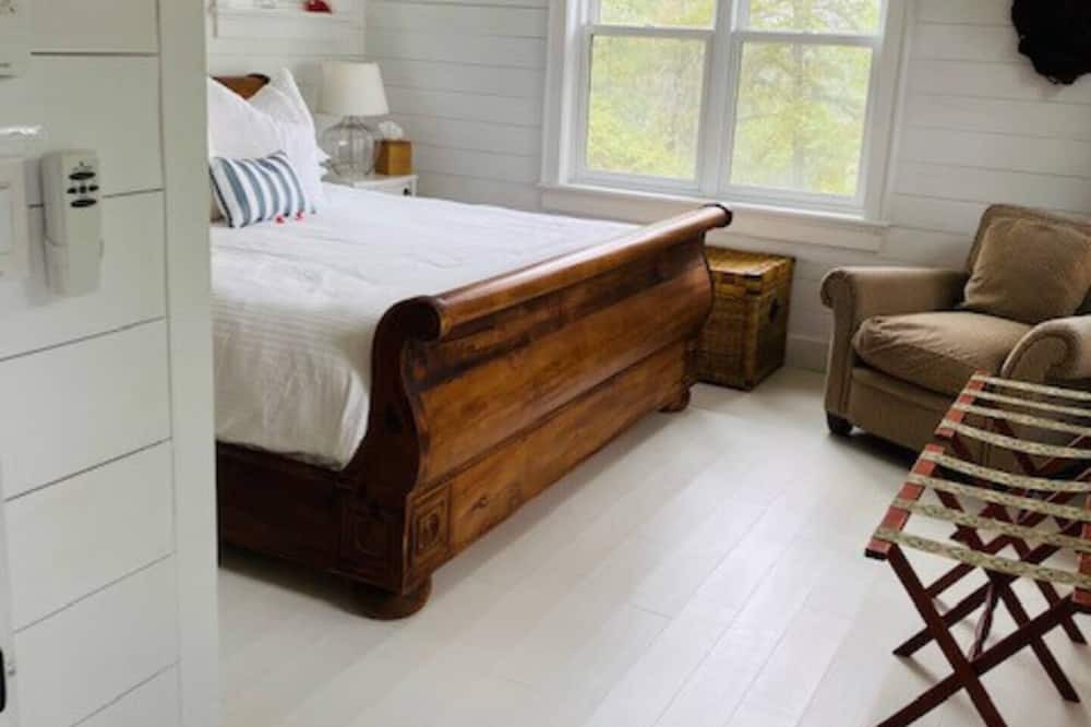 Photo of Bedroom in Byng Inlet