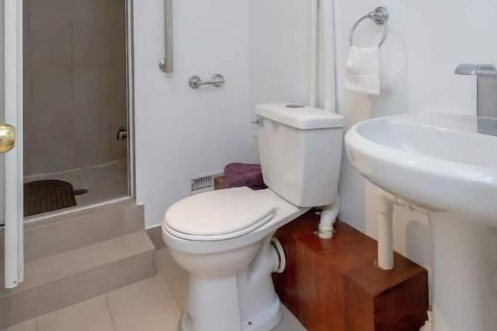 Photo of Bathroom in Dashwood
