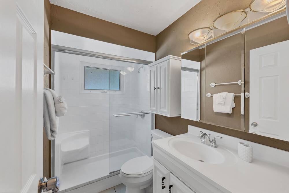 Photo of Bathroom in Bee Ridge