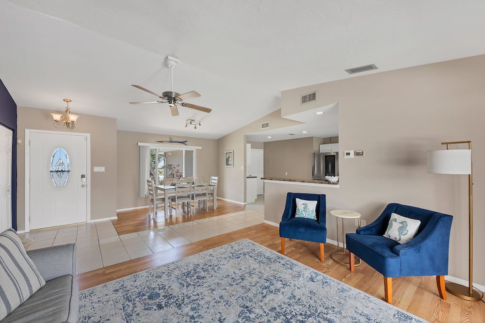 Photo of Bedroom in Bee Ridge