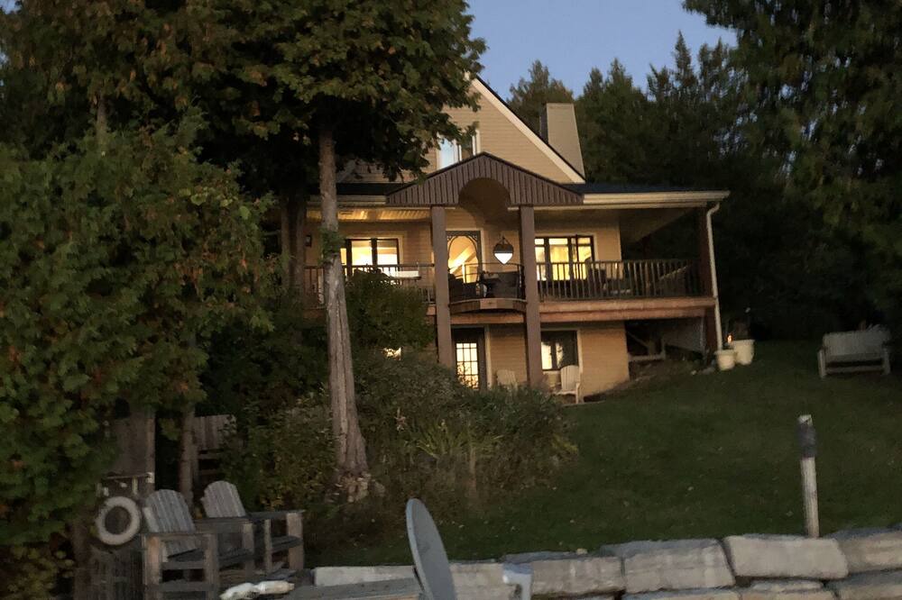 Photo of Outdoor in Grey Highlands