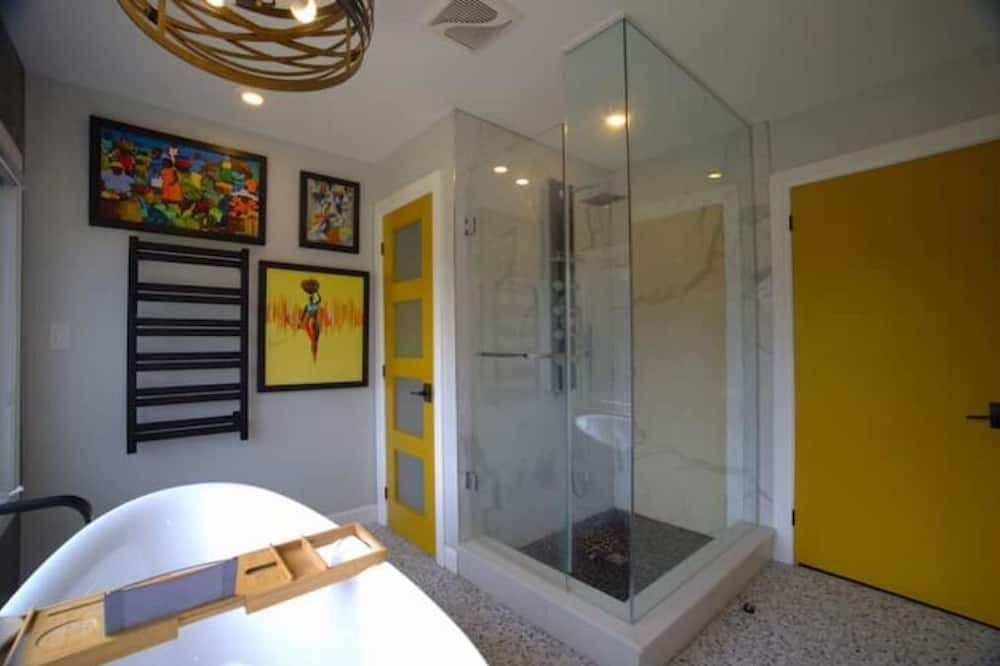 Photo of Bathroom in East Gwillimbury