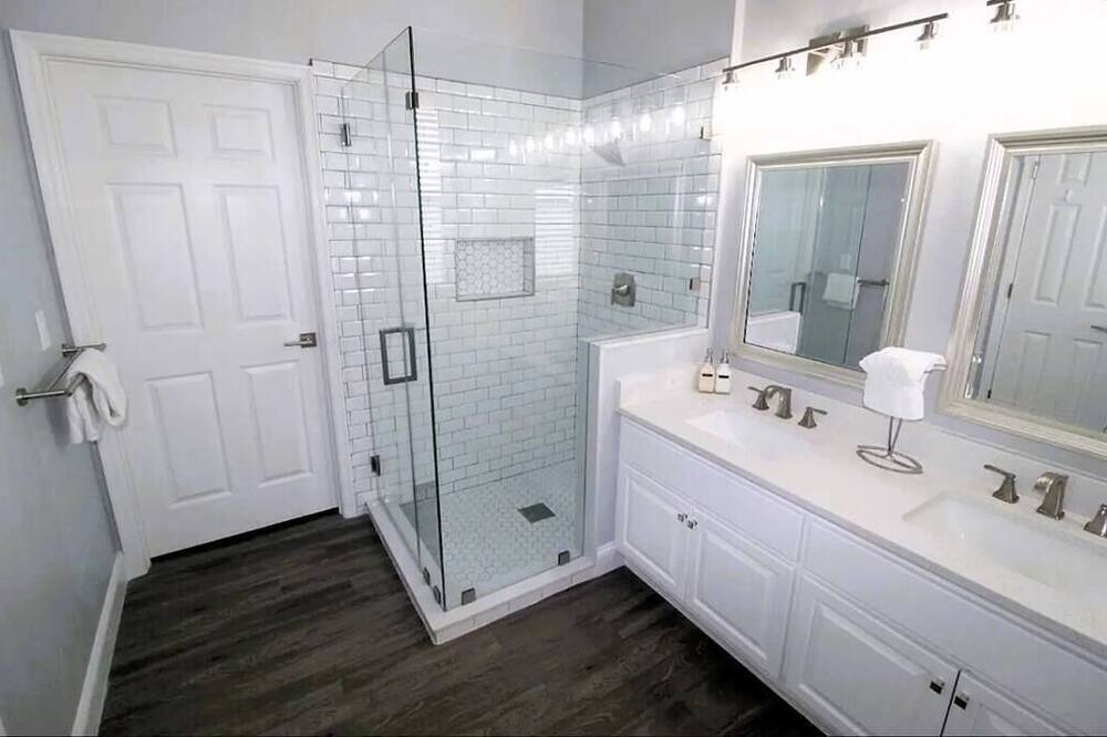 Photo of Bathroom in Sunset Lakes