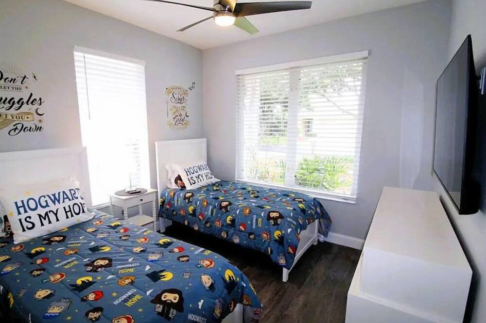 Photo of Bedroom in Sunset Lakes