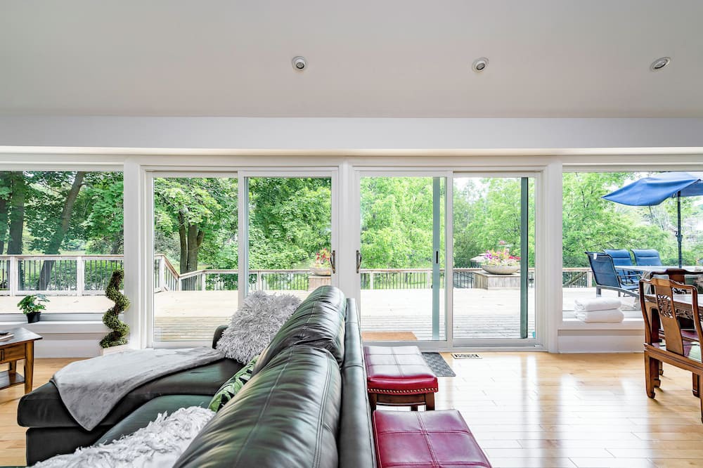 Photo of Livingroom in Owen Sound