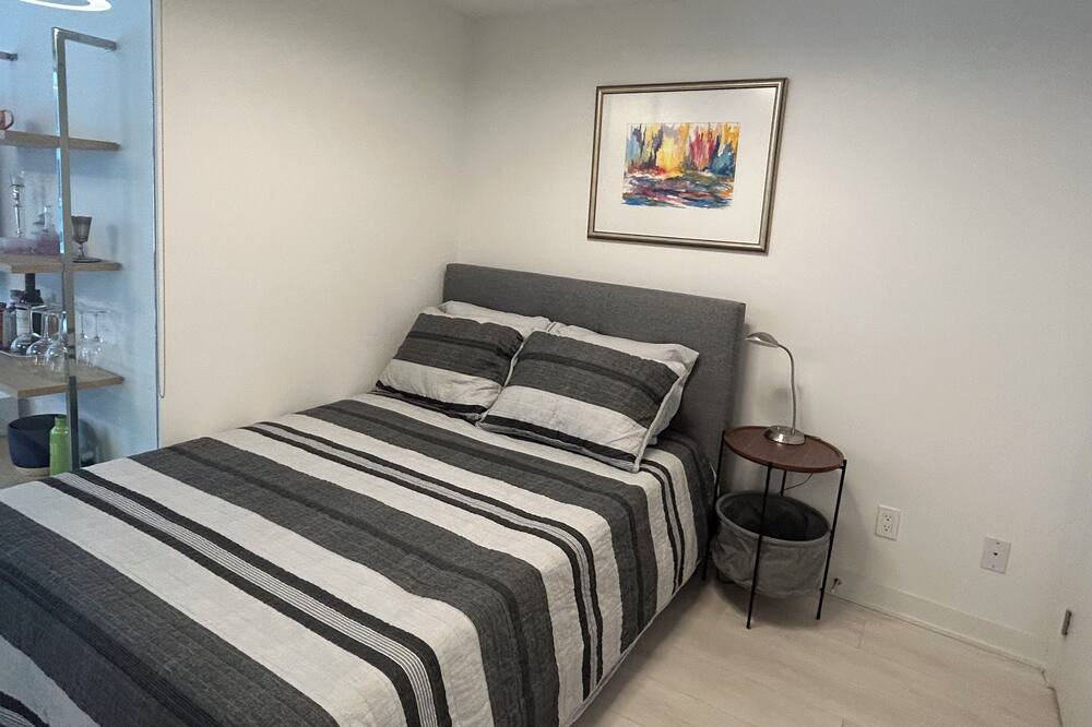 Photo of Bedroom in Bloor-Yorkville
