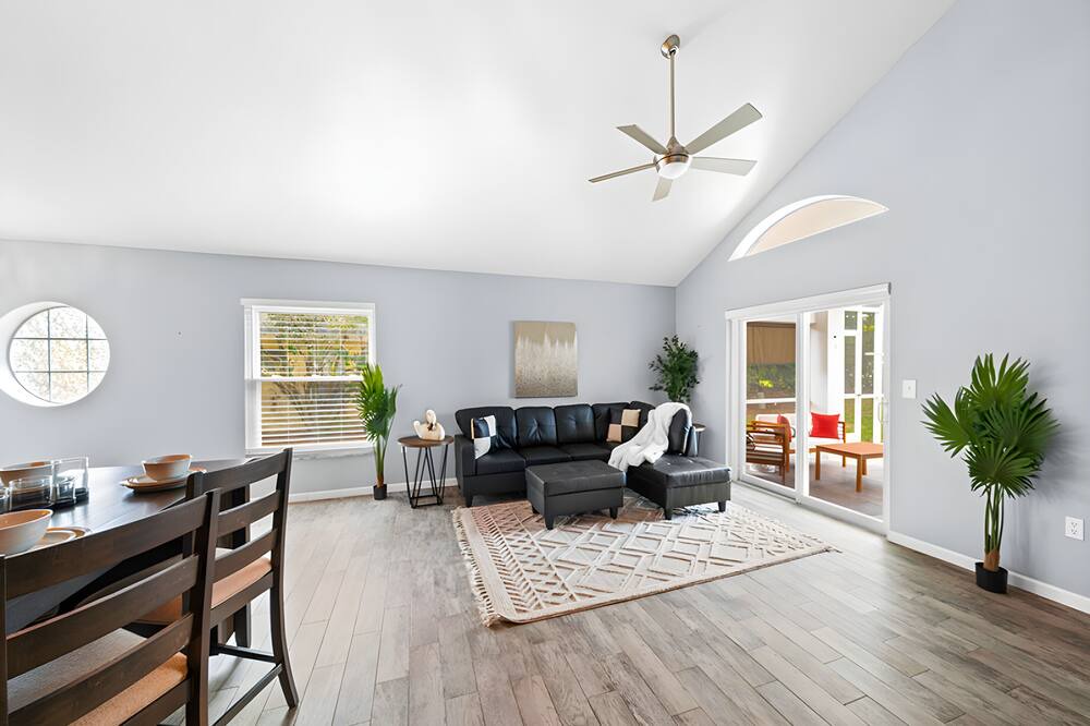 Photo of Livingroom in Bridgewater Crossing