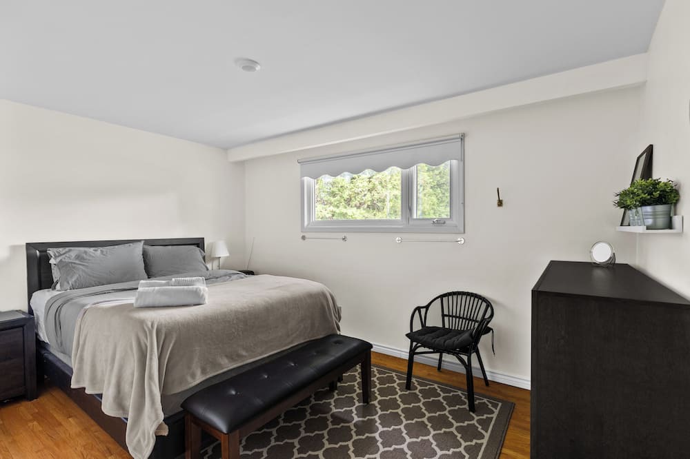 Photo of Bedroom in Clarkson-Lorne Park