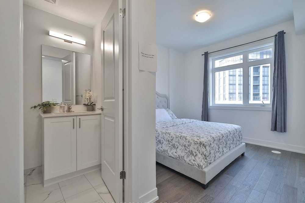 Photo of Bedroom in Lakeview