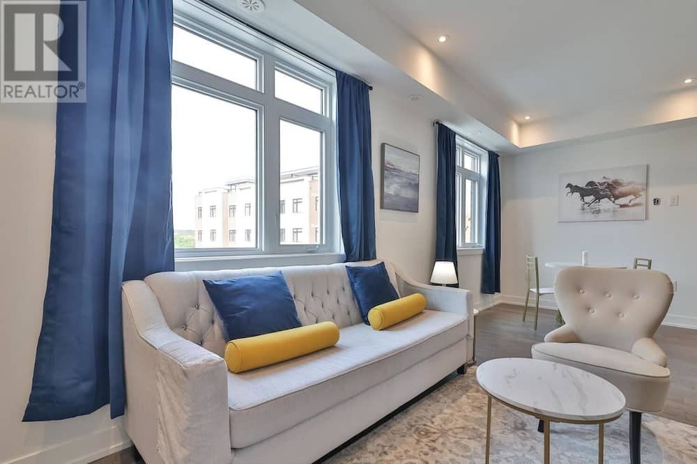 Photo of Livingroom in Lakeview