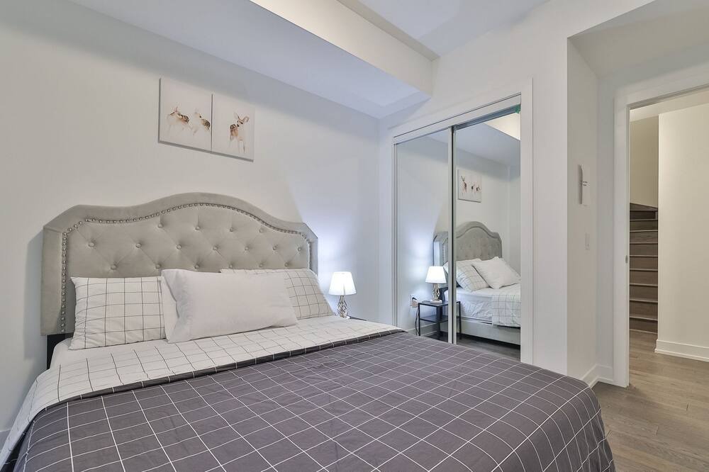 Photo of Bedroom in Lakeview