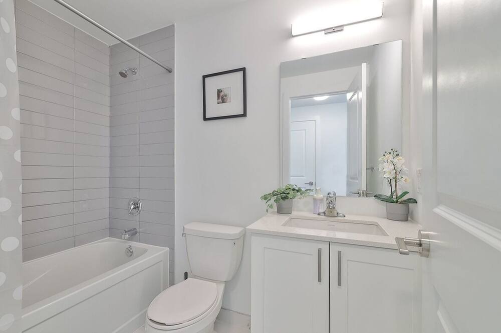 Photo of Bathroom in Lakeview