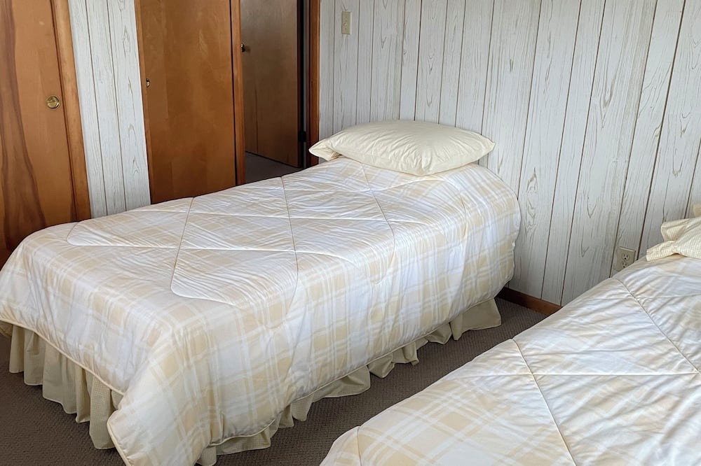 Photo of Bedroom in Caine Woods