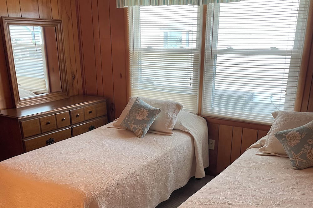 Photo of Bedroom in Caine Woods