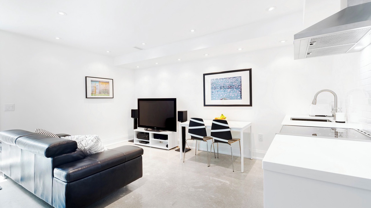 Photo of Livingroom in Davisville