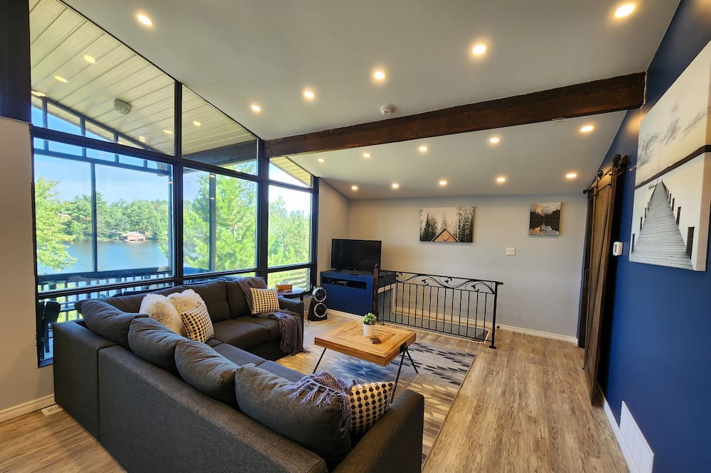 Photo of Livingroom in French River