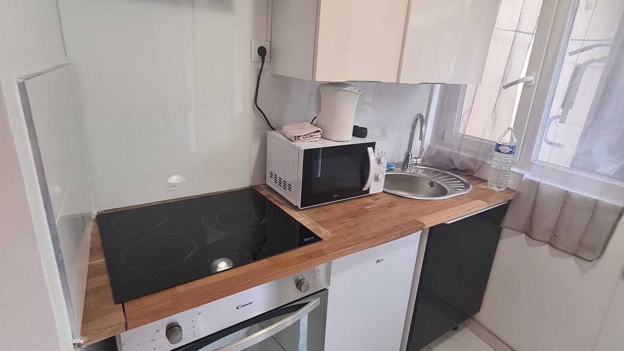 Photo of Kitchen in Stains