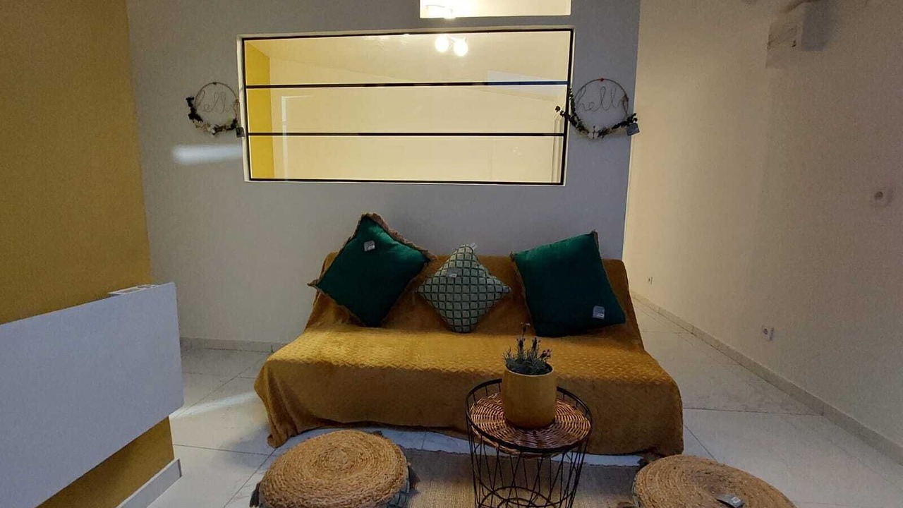 Photo of Livingroom in Stains