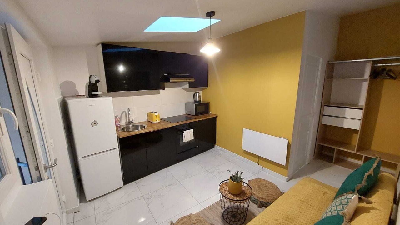Photo of Livingroom in Stains