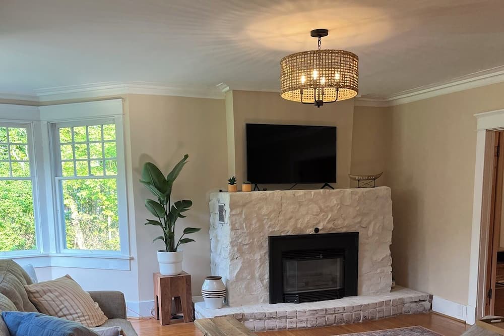 Photo of Livingroom in Normandale