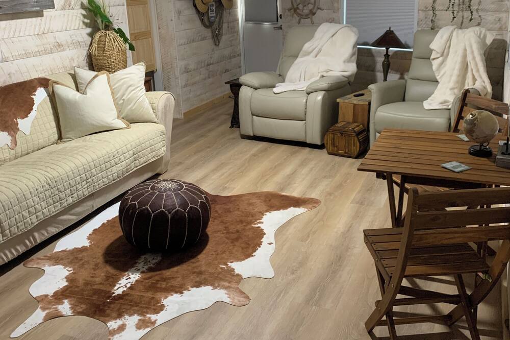 Photo of Livingroom in Lakeport