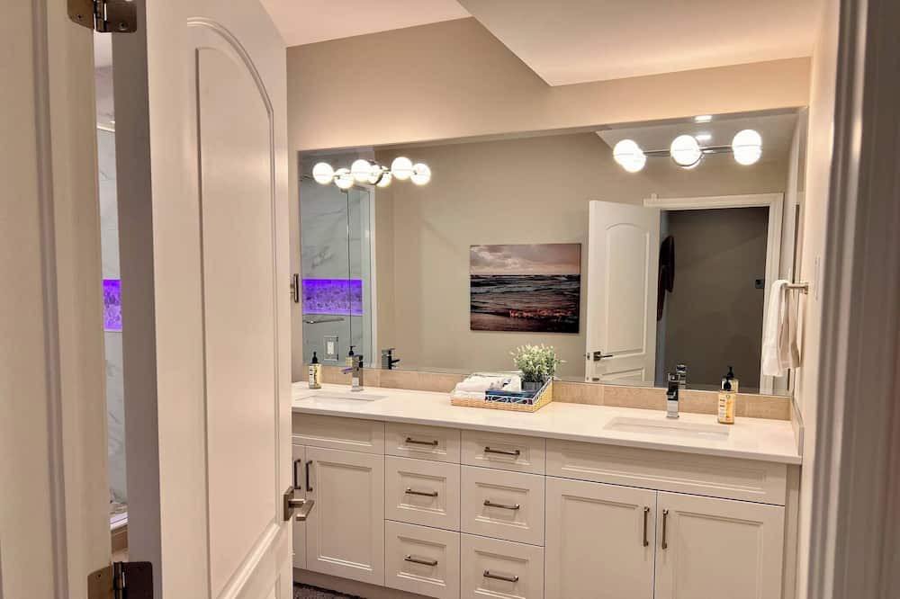 Photo of Bathroom in Kincardine