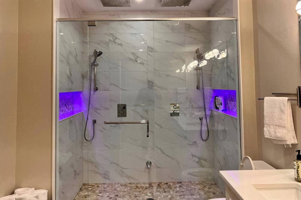 Photo of Bathroom in Kincardine
