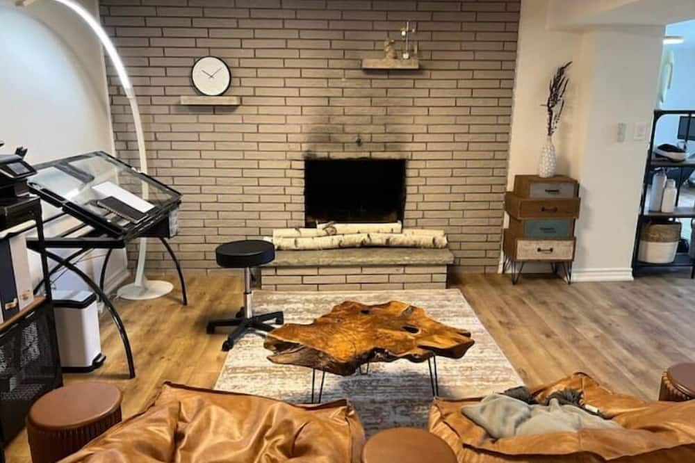 Photo of Livingroom in Scugog