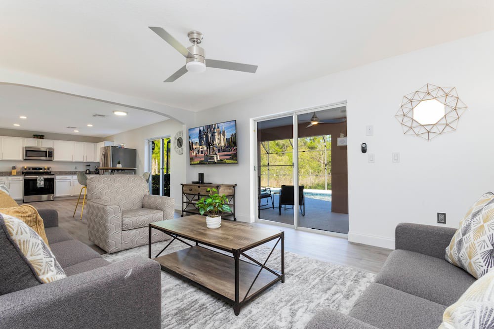 Photo of Livingroom in Lake Wilson Preserve