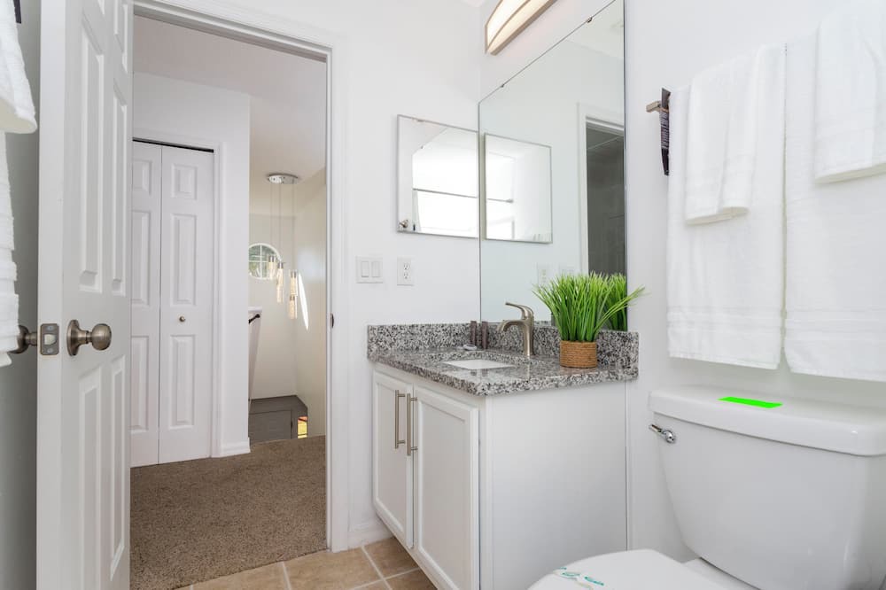 Photo of Bathroom in Lake Wilson Preserve