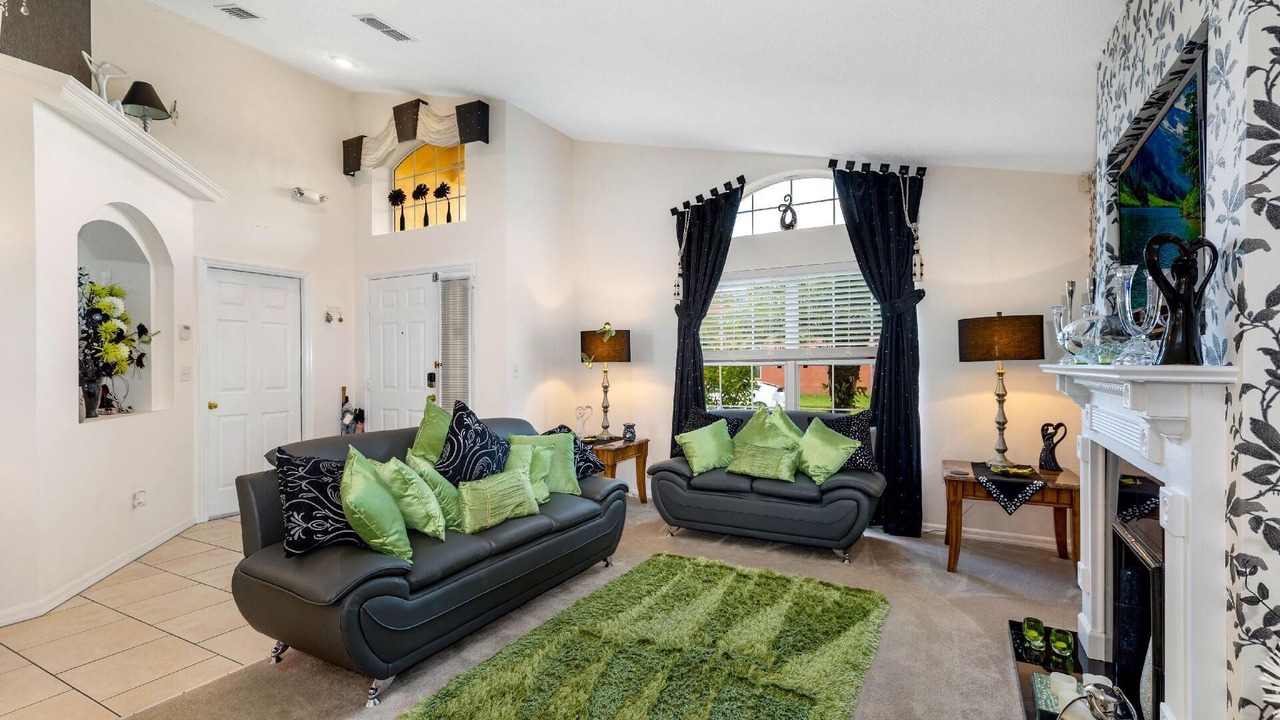 Photo of Livingroom in Seasons