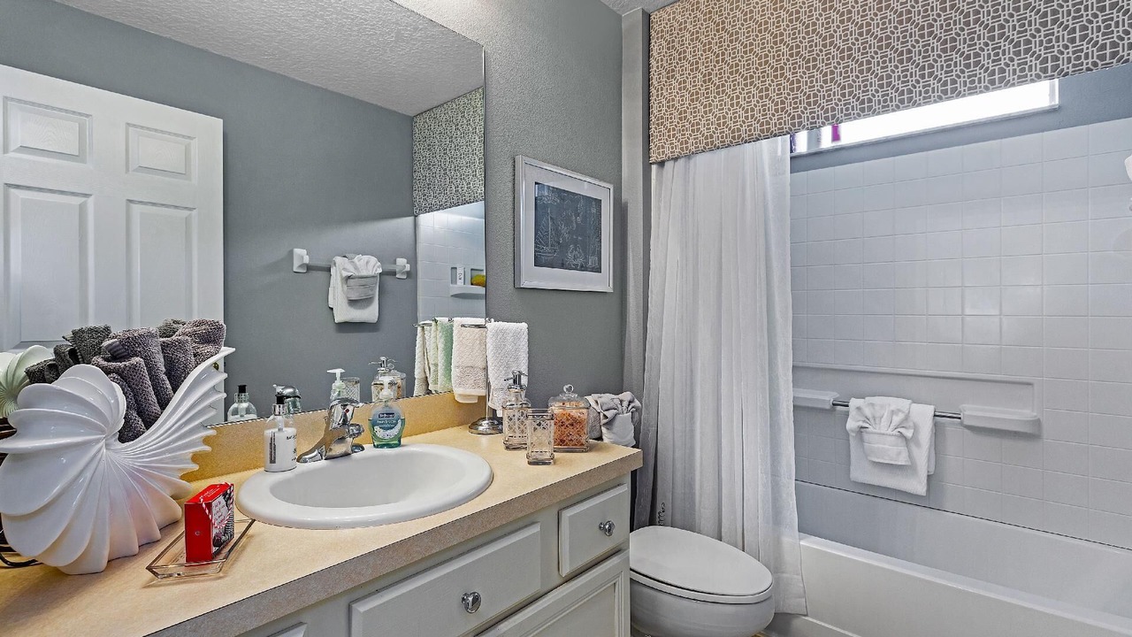 Photo of Bathroom in Seasons