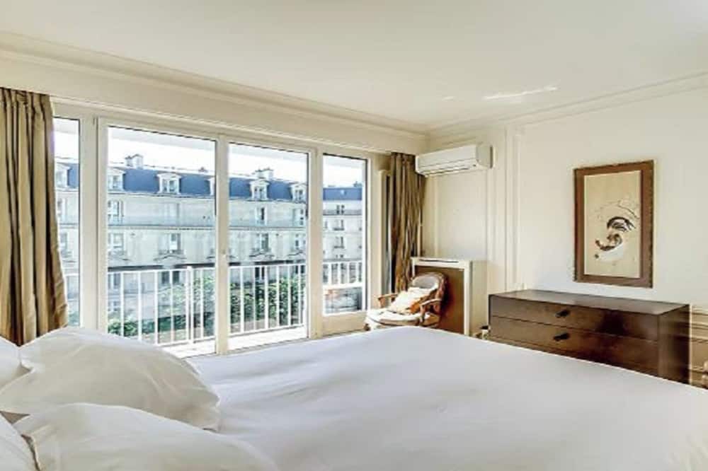 Photo of Bedroom in Champs-Elysees