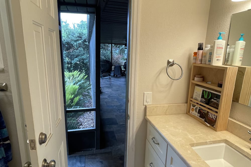 Photo of Bathroom in Lakeland Highlands