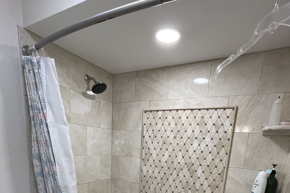 Photo of Bathroom in Lakeland Highlands
