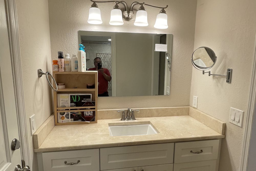 Photo of Bathroom in Lakeland Highlands
