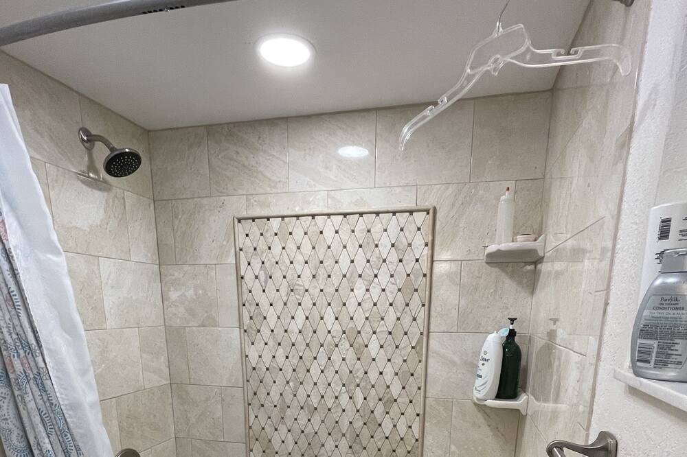 Photo of Bathroom in Lakeland Highlands
