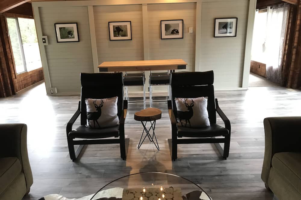 Photo of Livingroom in West Grey