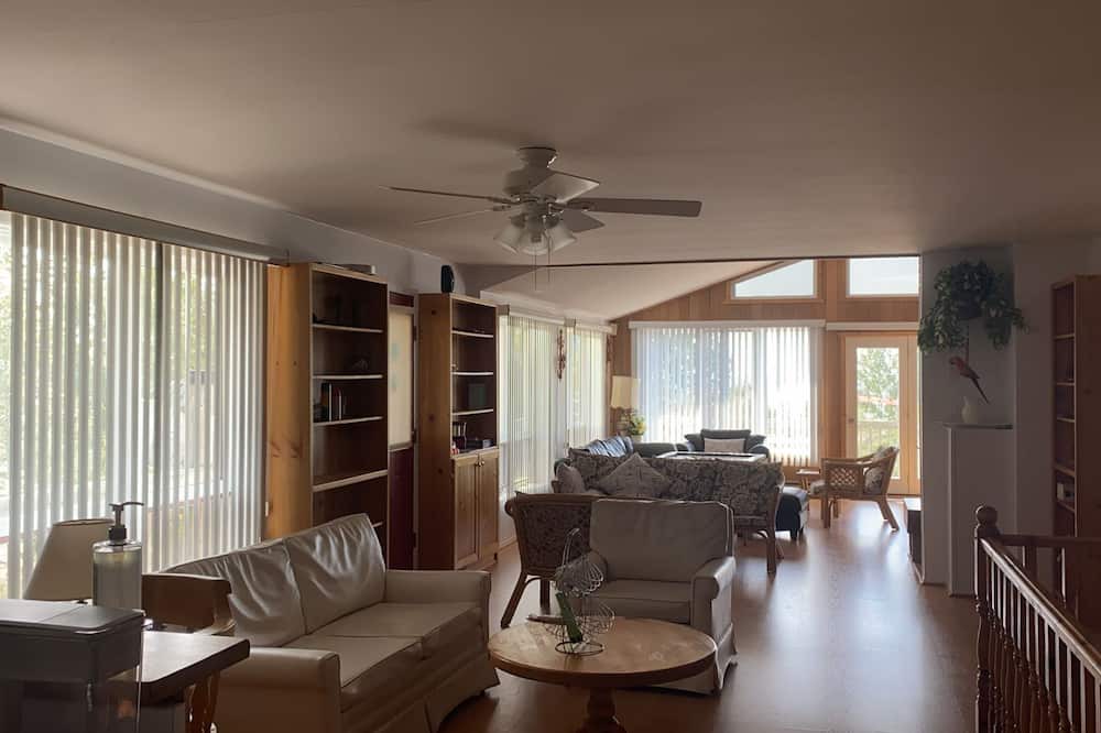 Photo of Livingroom in Wymbolwood Beach