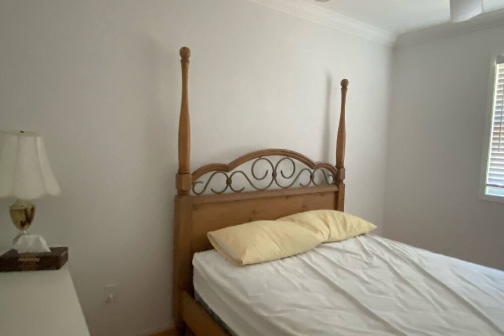 Photo of Bedroom in Wymbolwood Beach