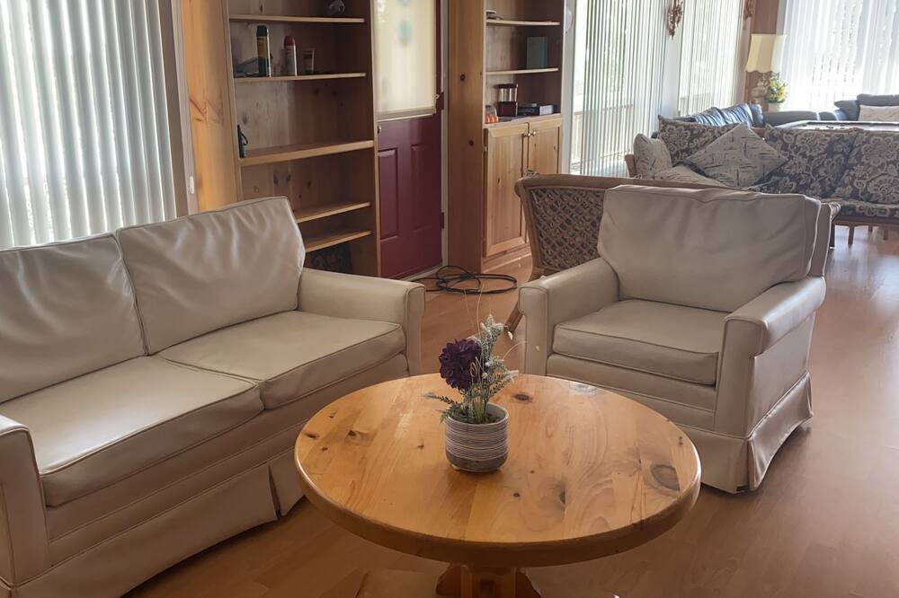 Photo of Livingroom in Wymbolwood Beach