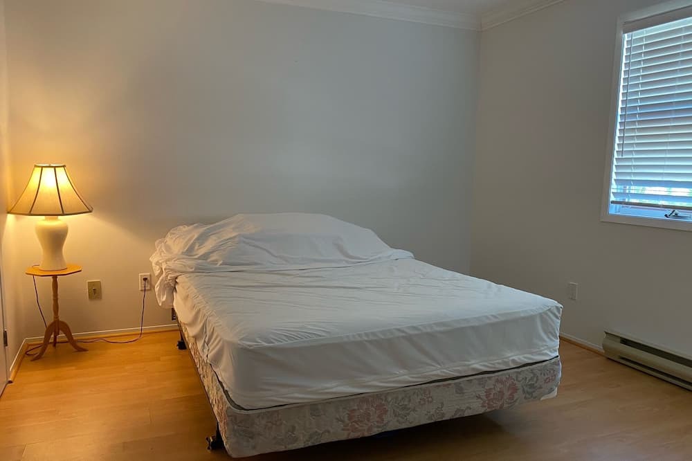 Photo of Bedroom in Wymbolwood Beach