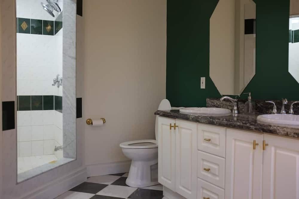 Photo of Bathroom in Centre Wellington