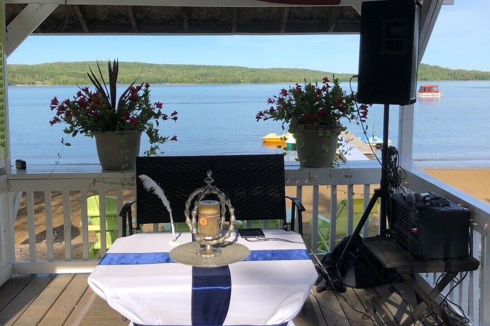 Photo of Patio Balcony in Unorganized Centre Parry Sound