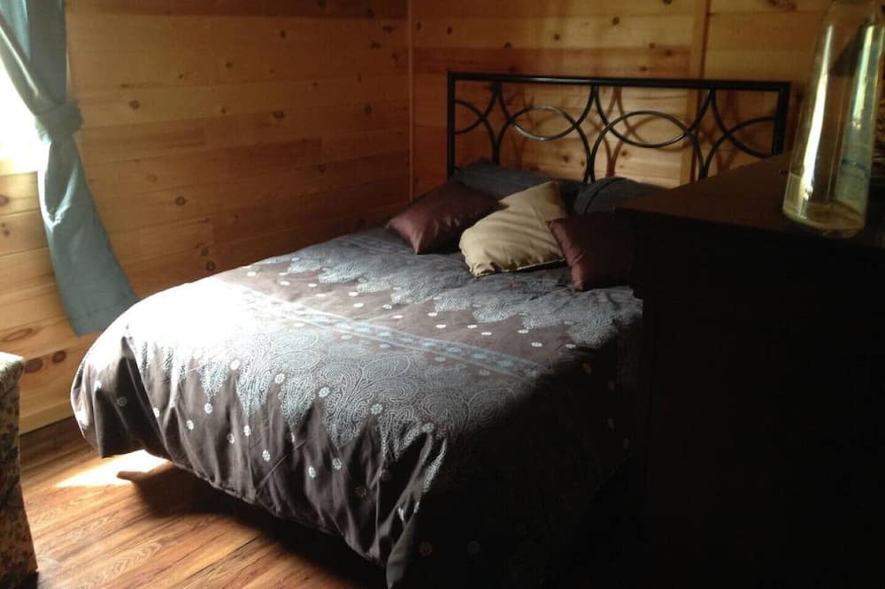 Photo of Bedroom in Unorganized Centre Parry Sound