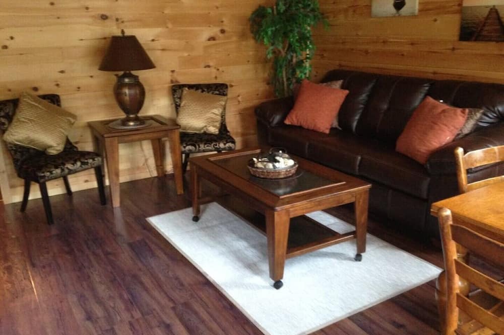 Photo of Livingroom in Unorganized Centre Parry Sound