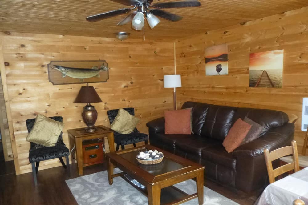 Photo of Livingroom in Unorganized Centre Parry Sound